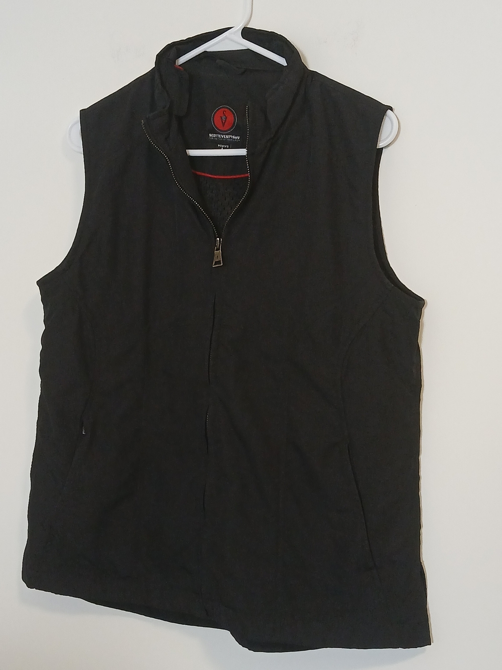 black SCOTTeVEST utility travel vest featuring a full-zip front READ